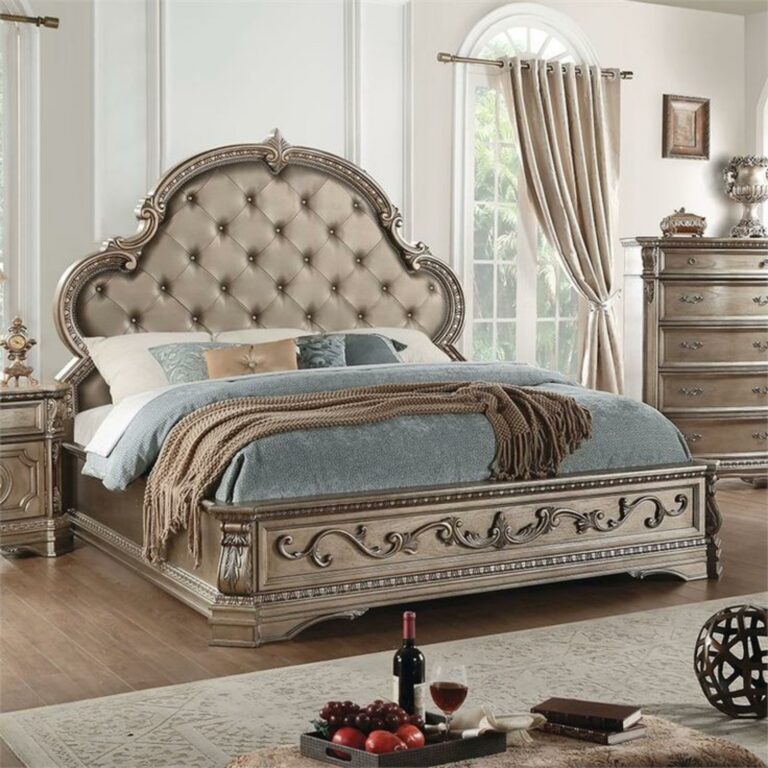 tempat tidur klasik dengan desain antik moderen